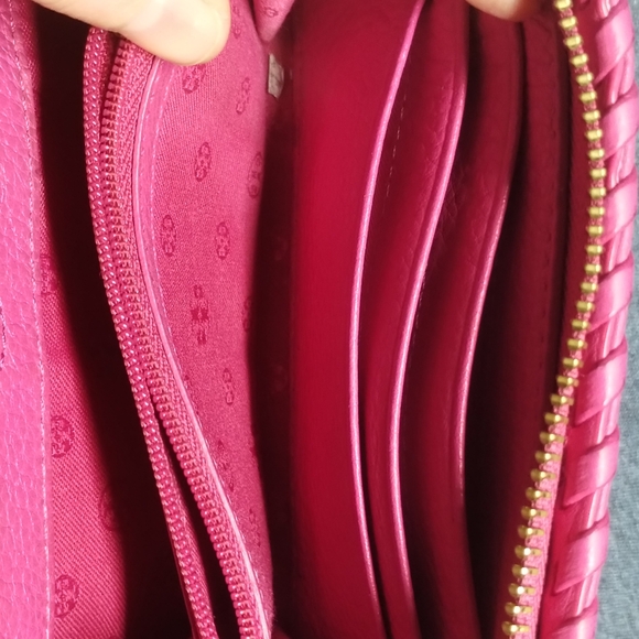 Tory Burch hot pink leather wallet - Picture 8 of 11